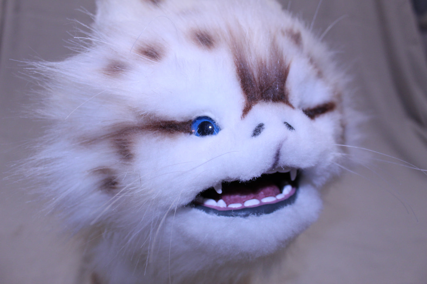 V4 Replica Alien Cat 70% Scale (Bright Blue Eyes)
