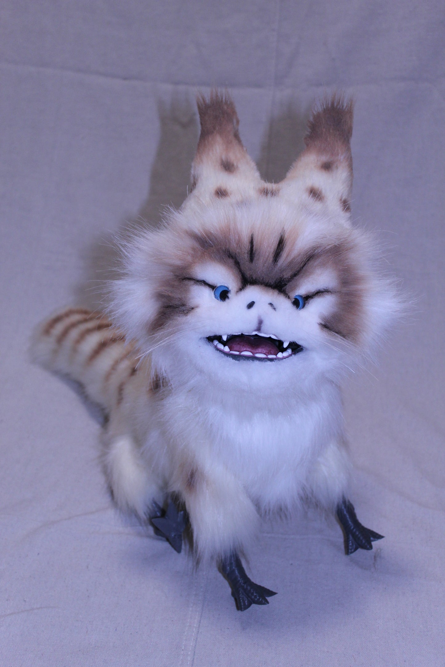 V4 Replica Alien Cat 70% Scale (Light Blue Eyes)
