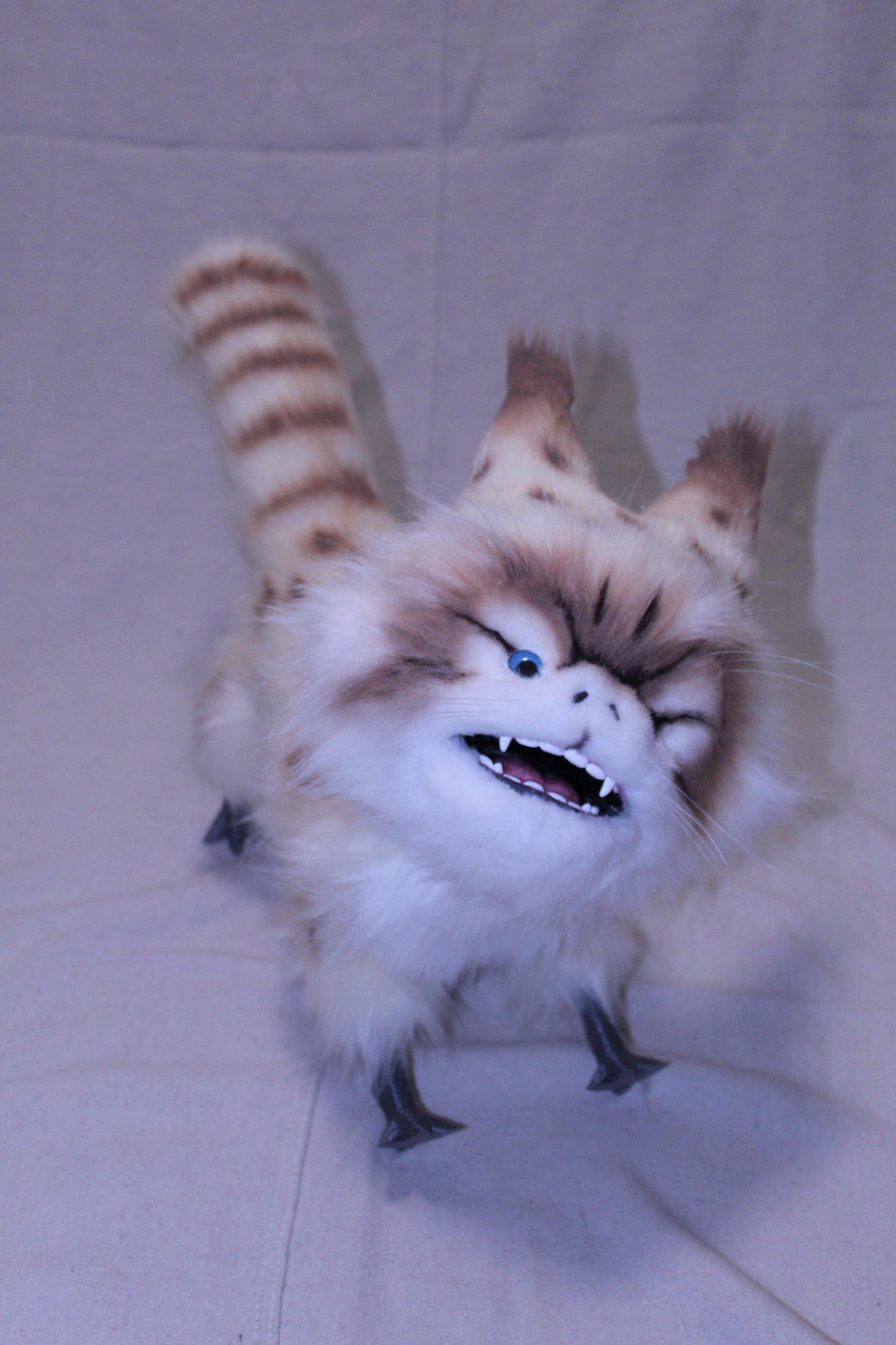 V4 Replica Alien Cat 70% Scale (Light Blue Eyes)