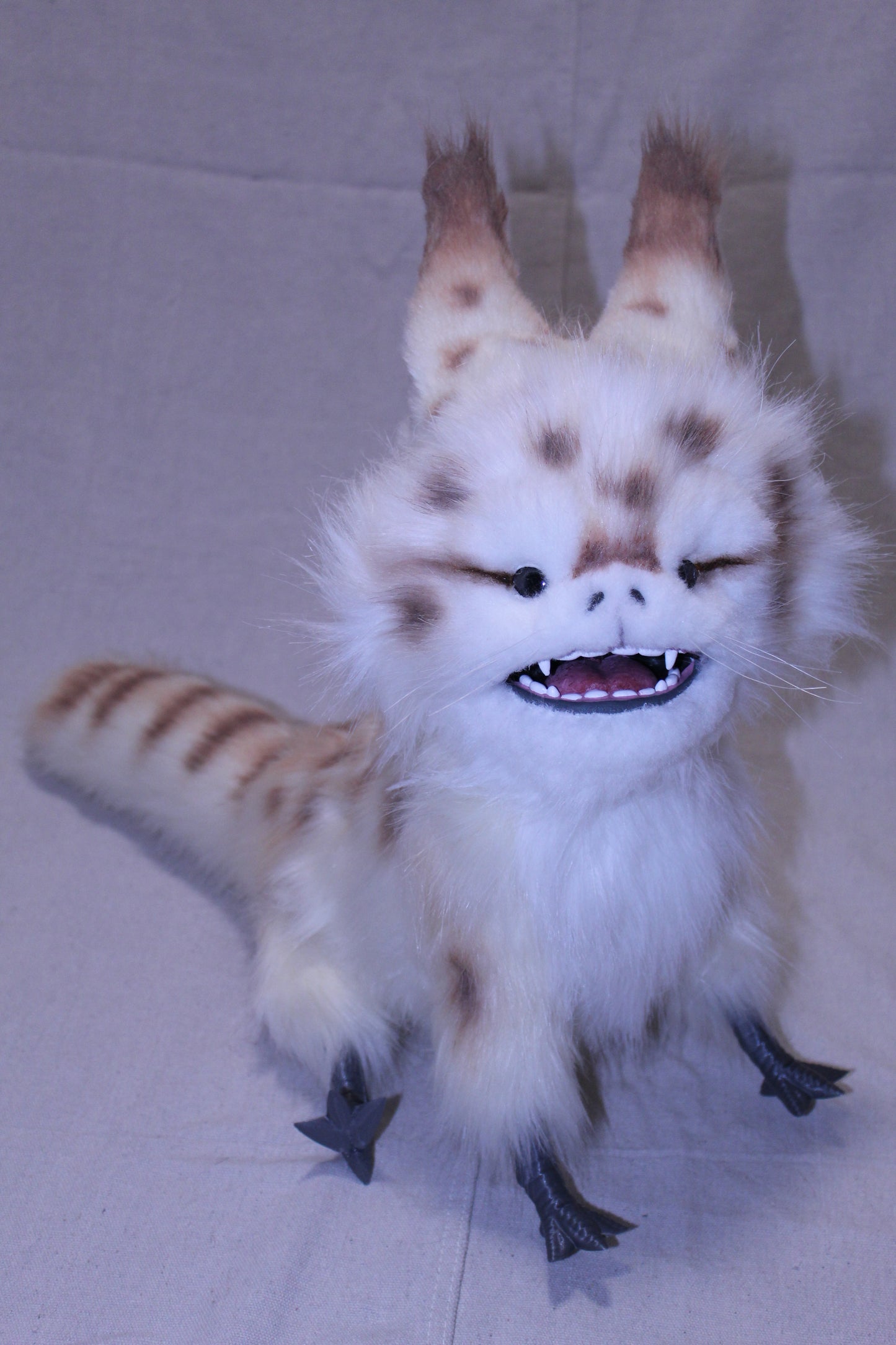V4 Replica Alien Cat 70% Scale (Brown Eyes)