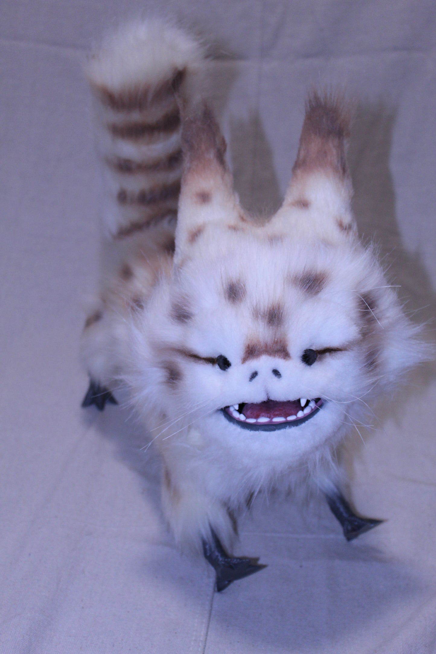 V4 Replica Alien Cat 70% Scale (Brown Eyes)