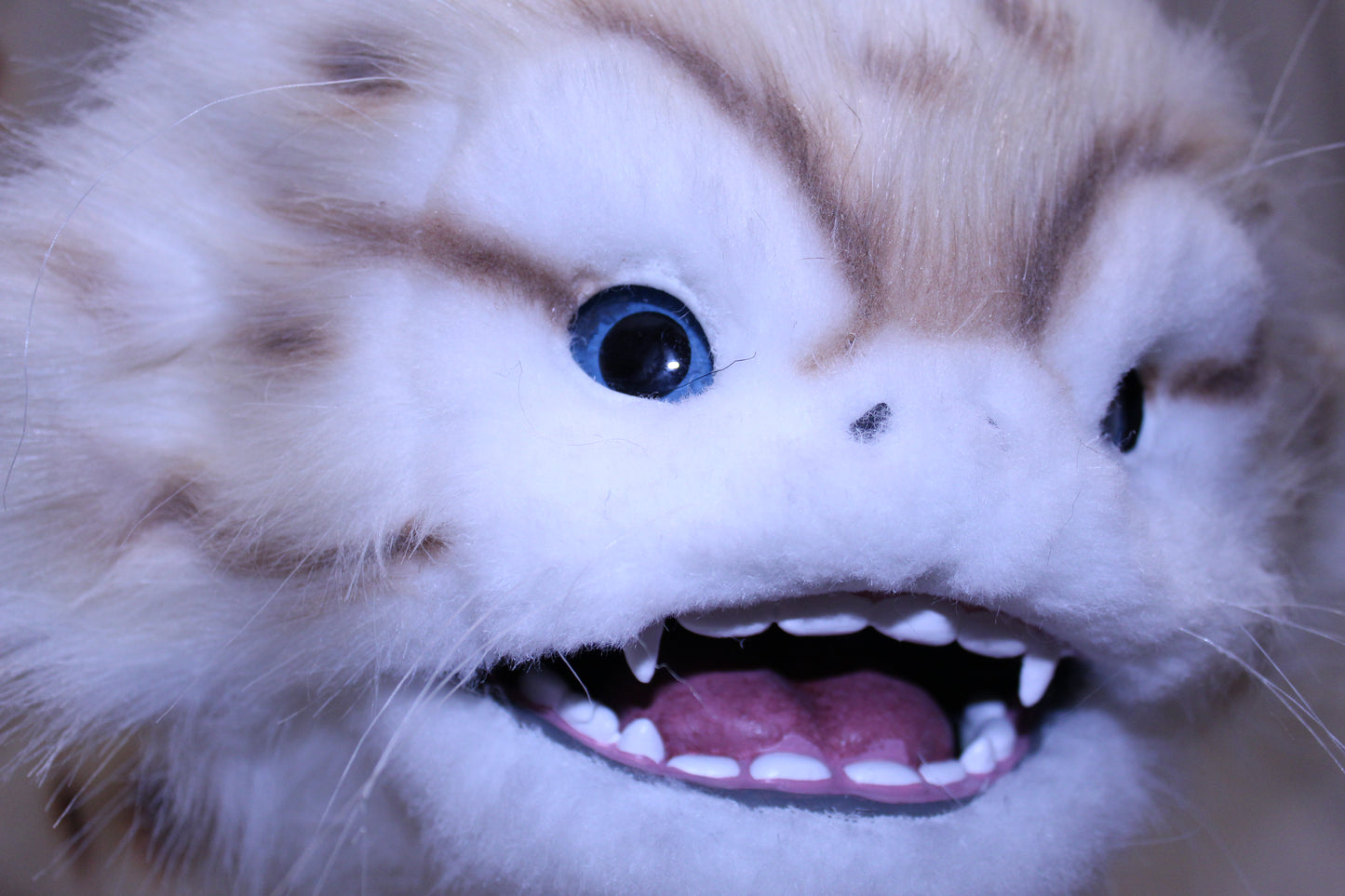 V4 Replica Alien Cat 100% Scale (Light Blue Eyes)