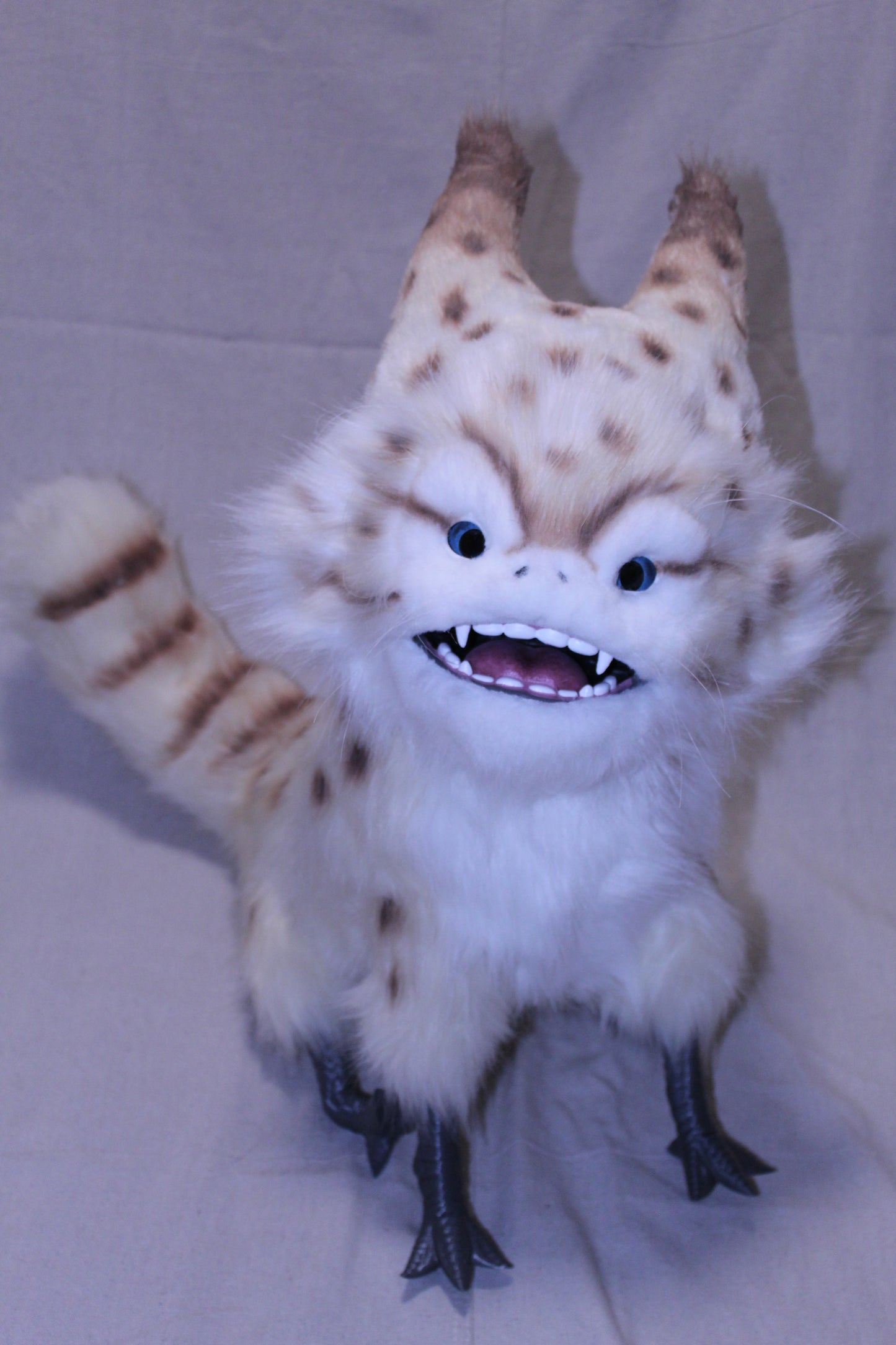 V4 Replica Alien Cat 100% Scale (Light Blue Eyes)
