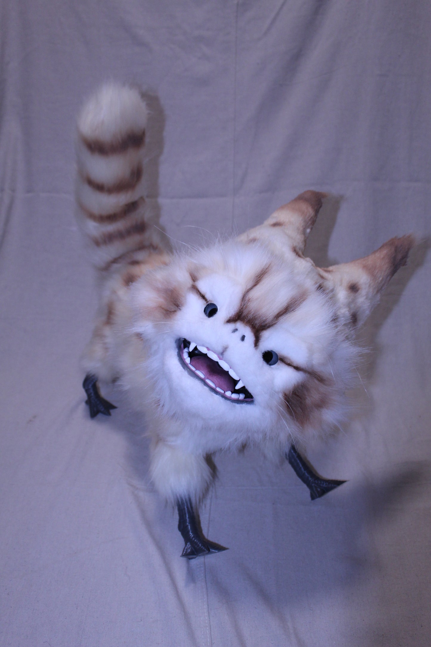 V4 Replica Alien Cat 100% Scale (Gray Eyes)