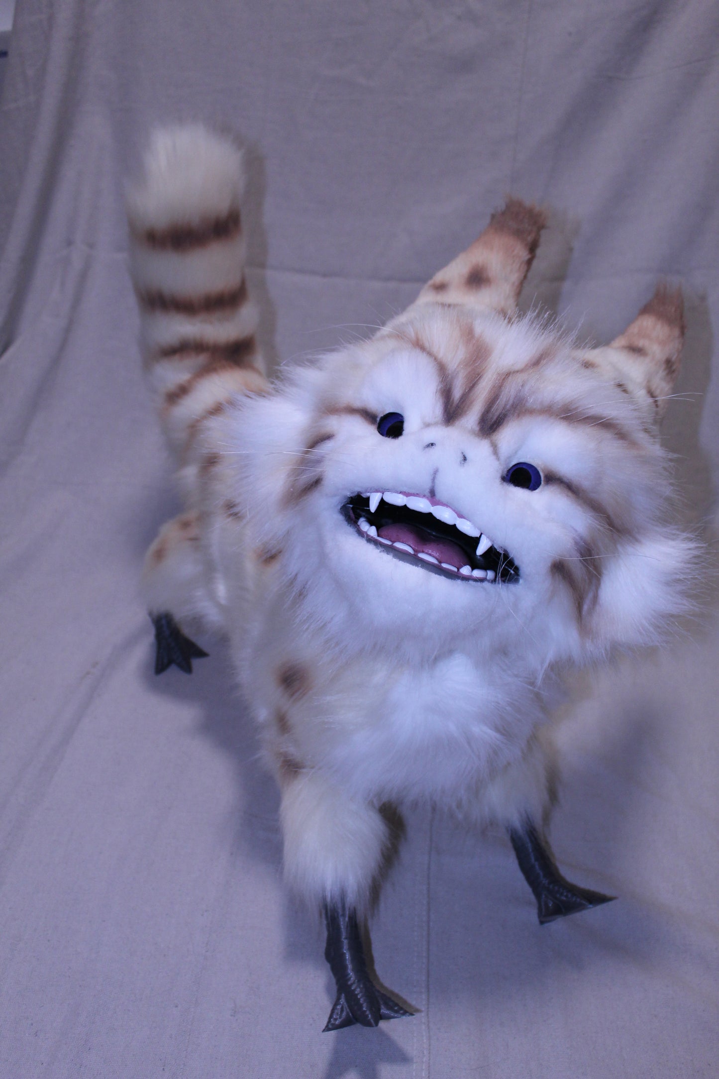 V4 Replica Alien Cat 100% Scale (Purple Eyes)