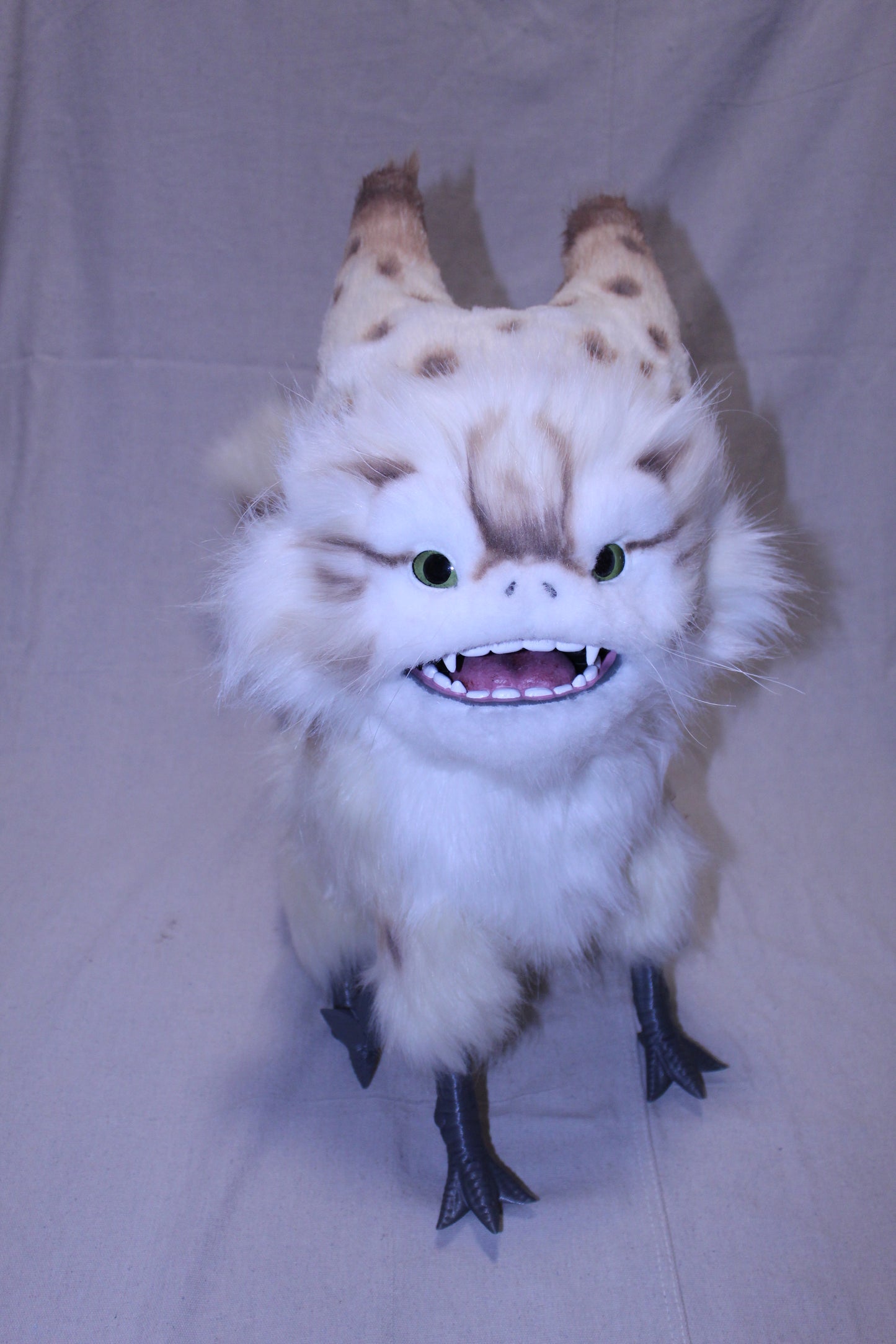 V4 Replica Alien Cat 100% Scale (Yellow Eyes)