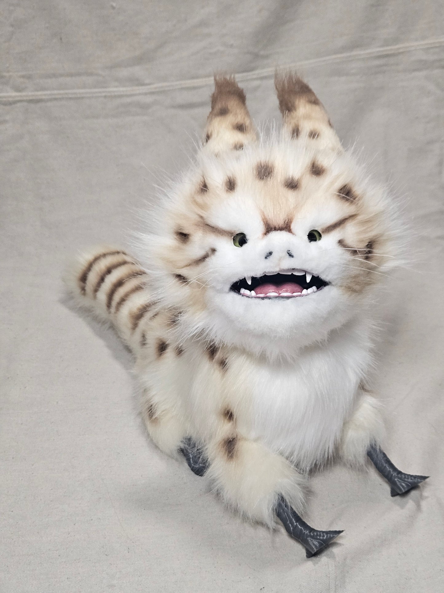 V4 Replica Alien Cat 70% Scale (Yellow Eyes)