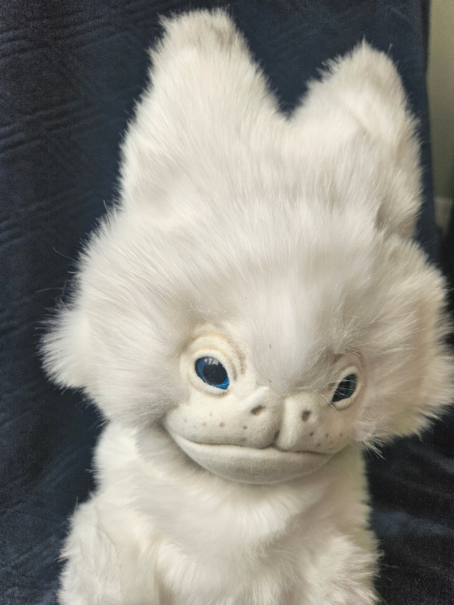 Replica Alien Kitten: White, Sitting Pose