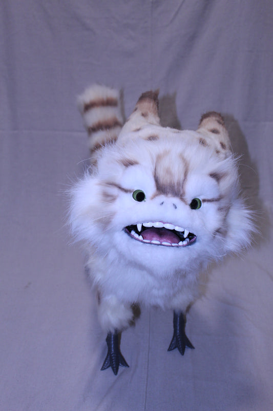 V4 Replica Alien Cat 100% Scale (Yellow Eyes)