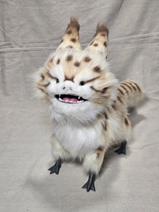 V4 Replica Alien Cat 70% Scale (Yellow Eyes)